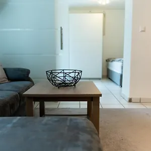  Apartment Bensing